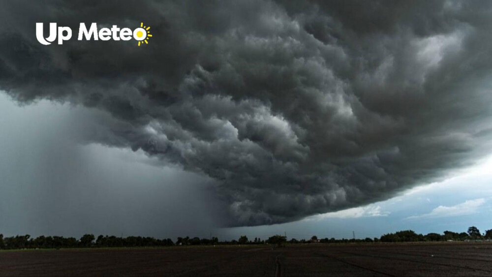 Fine settimana diviso tra forti temporali al Nord e ritorno del caldo intenso su gran parte d'Italia.