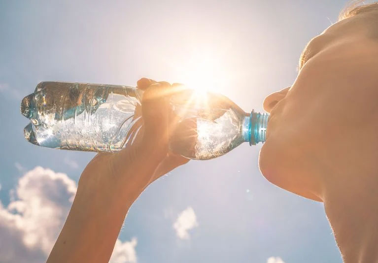 Quanti litri di sudore produciamo ogni giorno in estate?