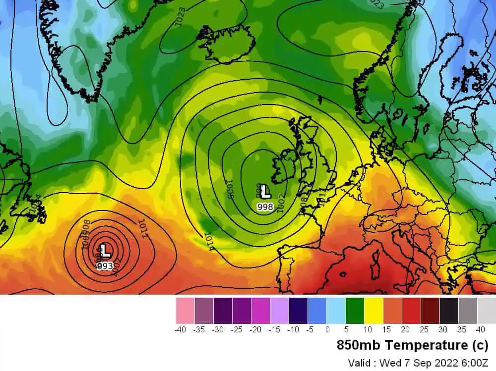 Avvicinandosi al vecchio continente l'uragano 