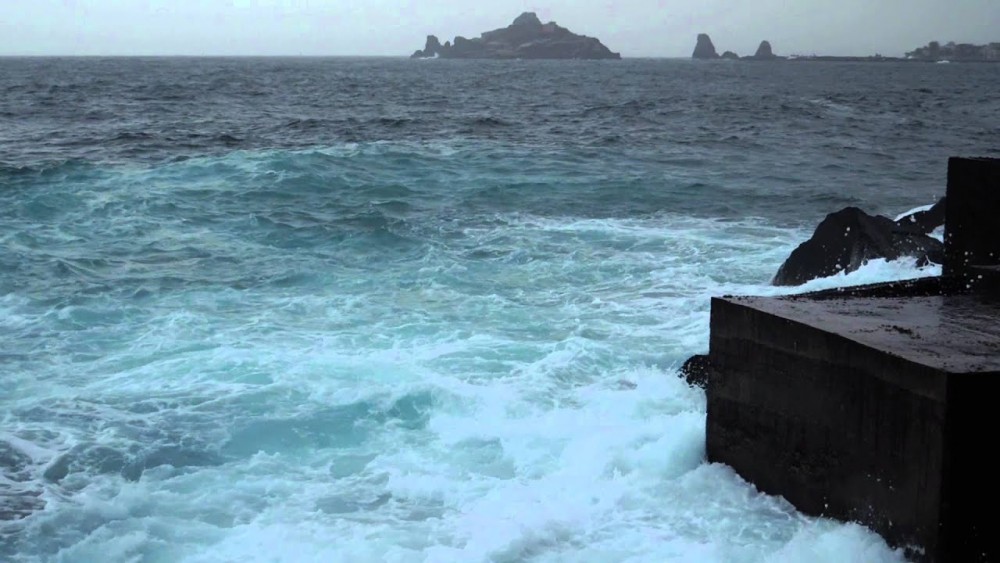 Oltre alle precipitazioni intense sono attese anche mareggiate sulle coste della Sicilia e nelle aree ioniche.