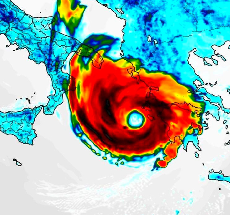 Uragano Mediterraneo, e attivo sul mar Jonio. Ecco la nuova traettoria ed effetti sull'talia