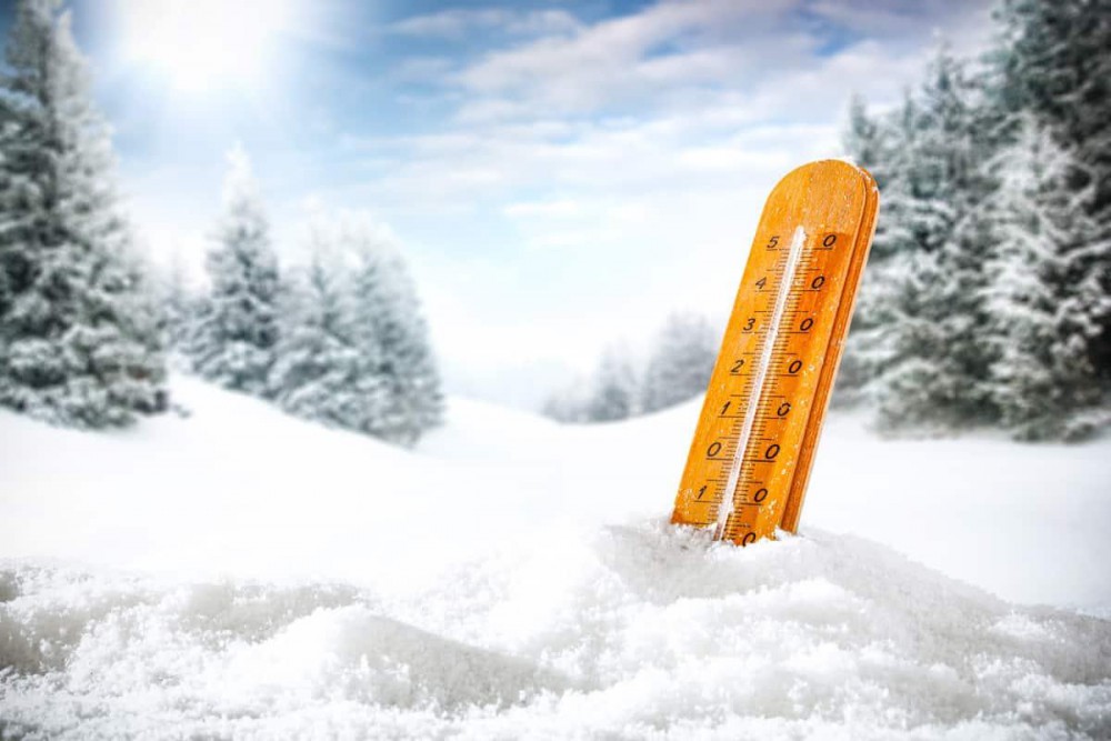 Gelate e brinate diffuse, gelido nelle valli Alpine, ma il termometro non scende in realtà a valori anomali per la stagione.